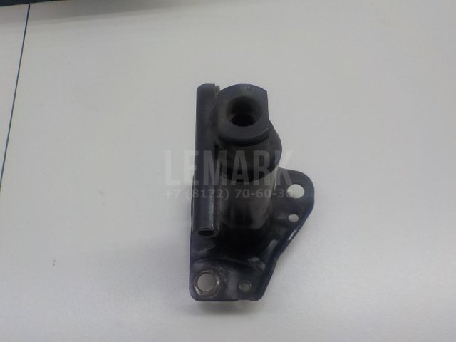 Кронштейн усилителя переднего бампера правый