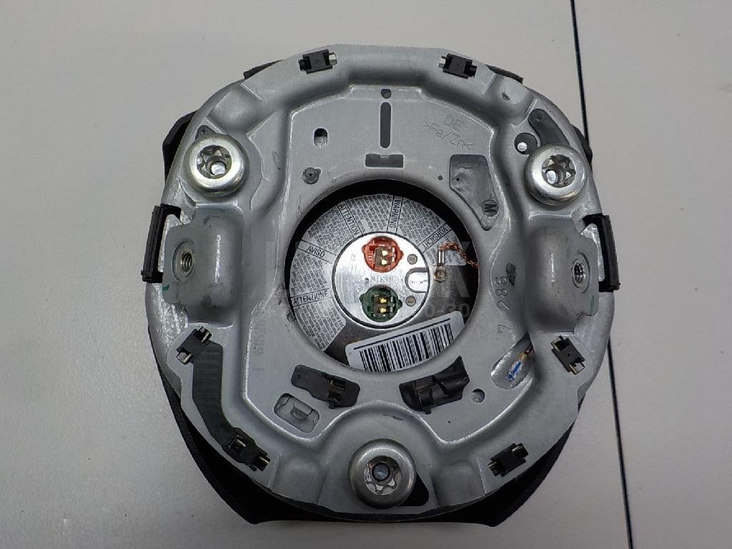 Подушка безопасности в рулевое колесо