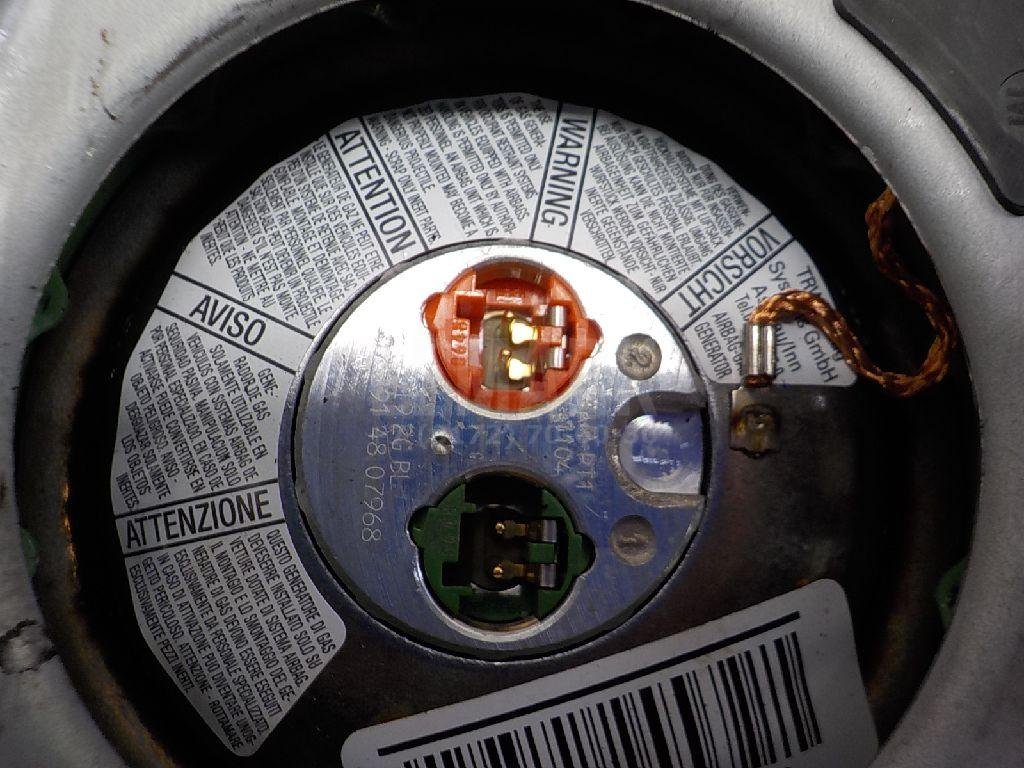 Подушка безопасности в рулевое колесо