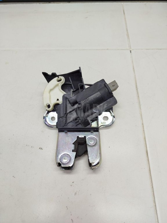 Замок багажника