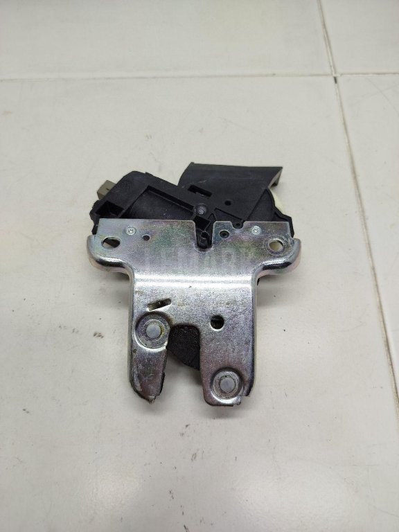 Замок багажника