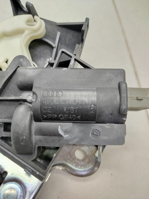 Замок багажника