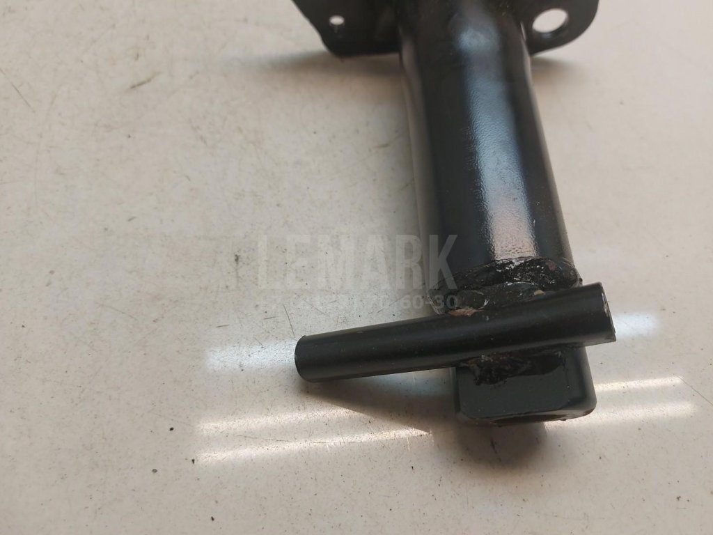 Кронштейн усилителя переднего бампера правый