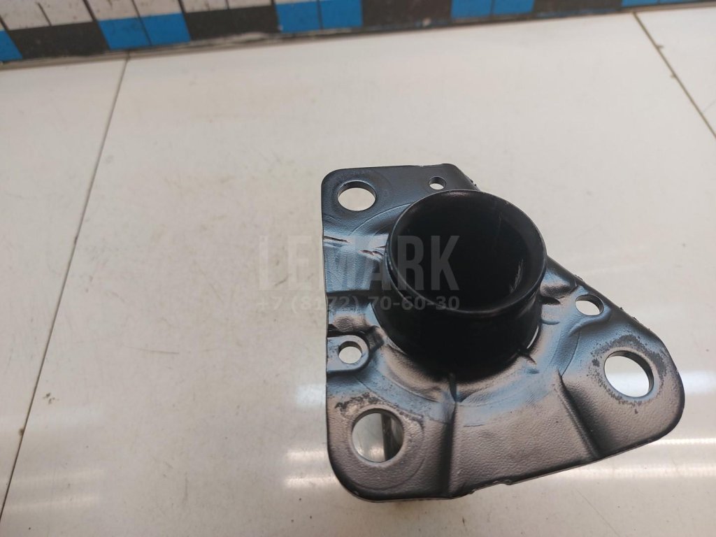 Кронштейн усилителя переднего бампера правый