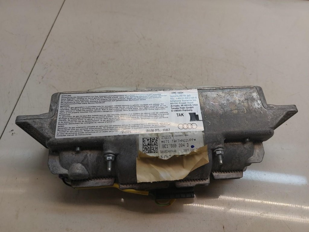 Подушка безопасности пассажирская (в торпедо)