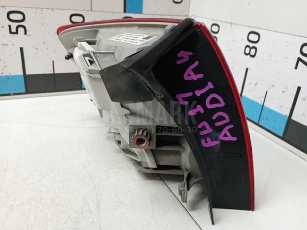 Фонарь задний наружный правый