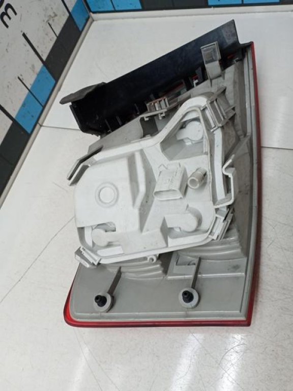 Фонарь задний наружный правый