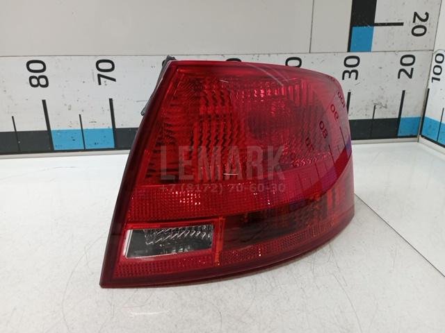 Фонарь задний наружный правый