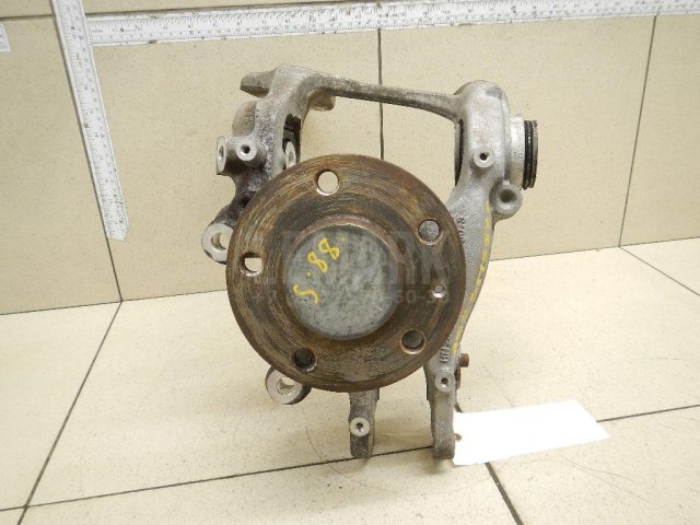 Кулак поворотный задний правый