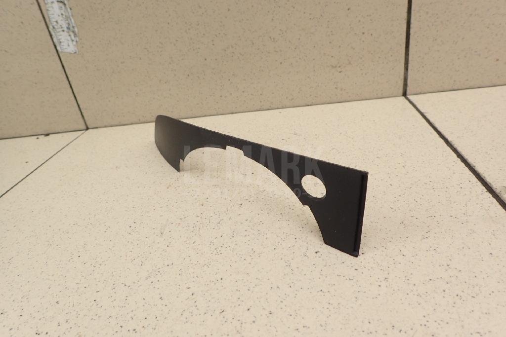 Рамка противотуманной фары левой