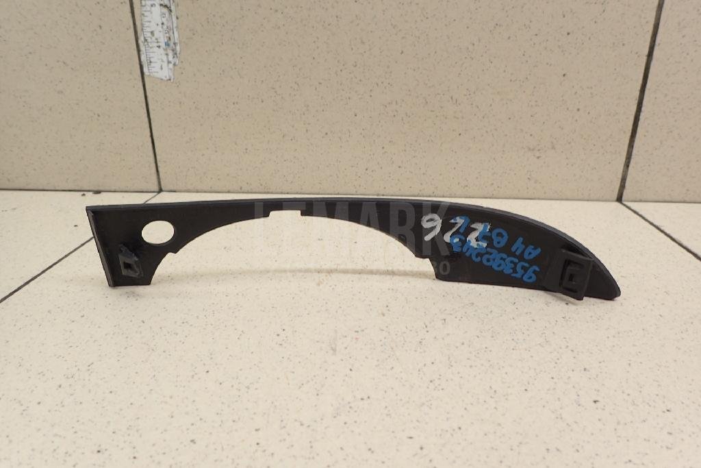 Рамка противотуманной фары левой