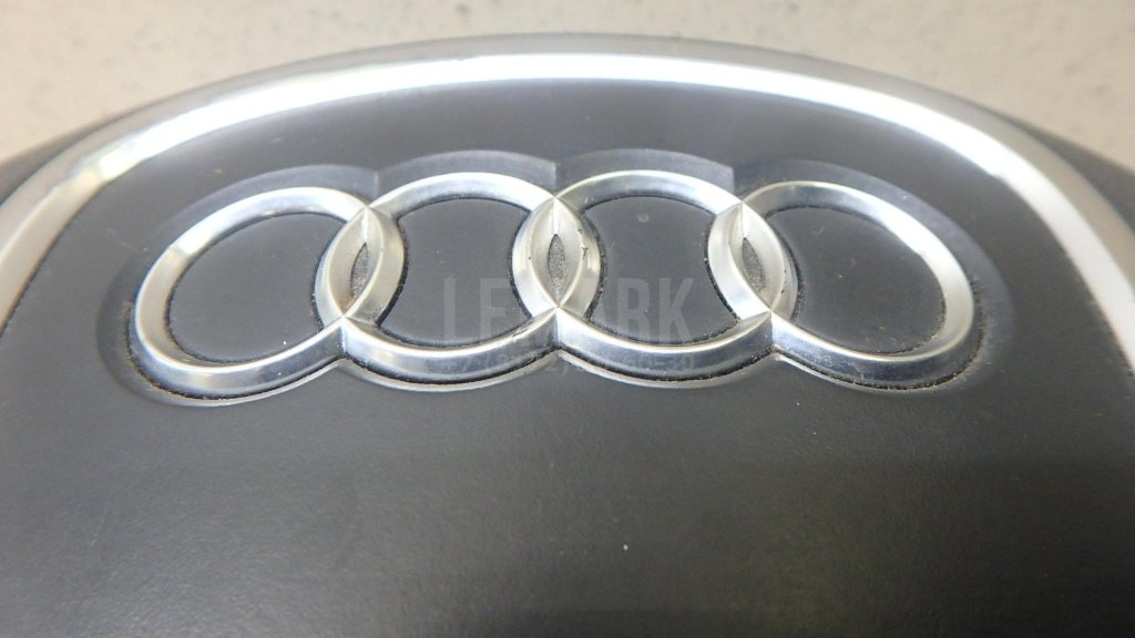 Подушка безопасности в рулевое колесо