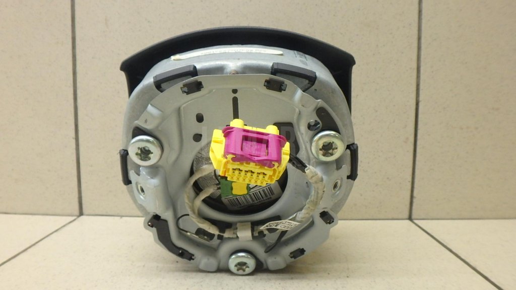 Подушка безопасности в рулевое колесо