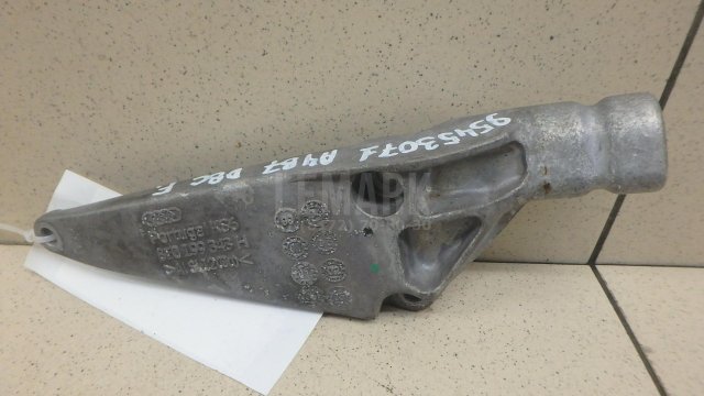 Кронштейн двигателя передний