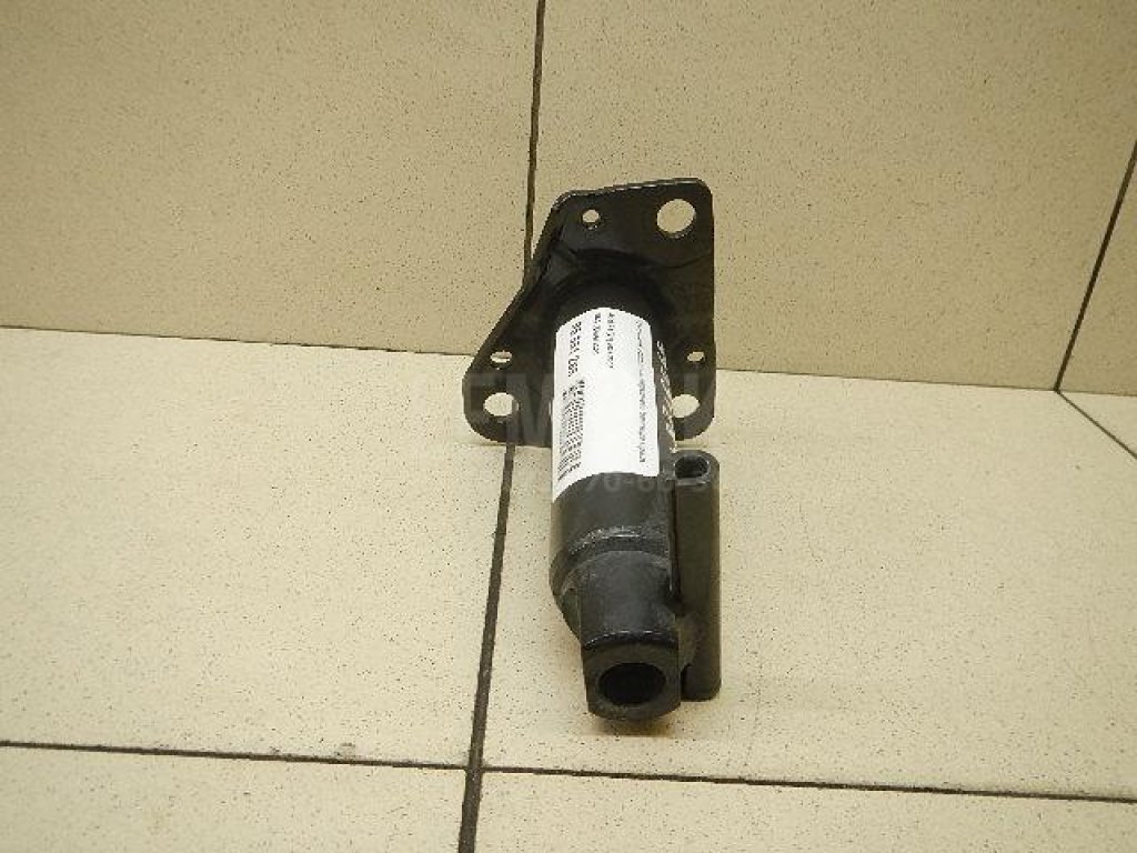 Кронштейн усилителя переднего бампера правый