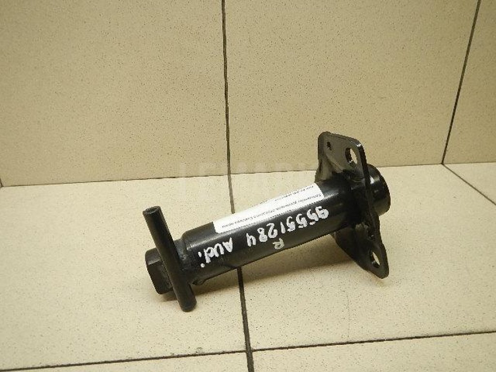 Кронштейн усилителя переднего бампера правый