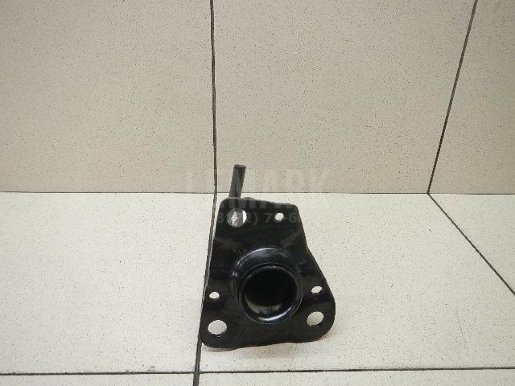 Кронштейн усилителя переднего бампера правый