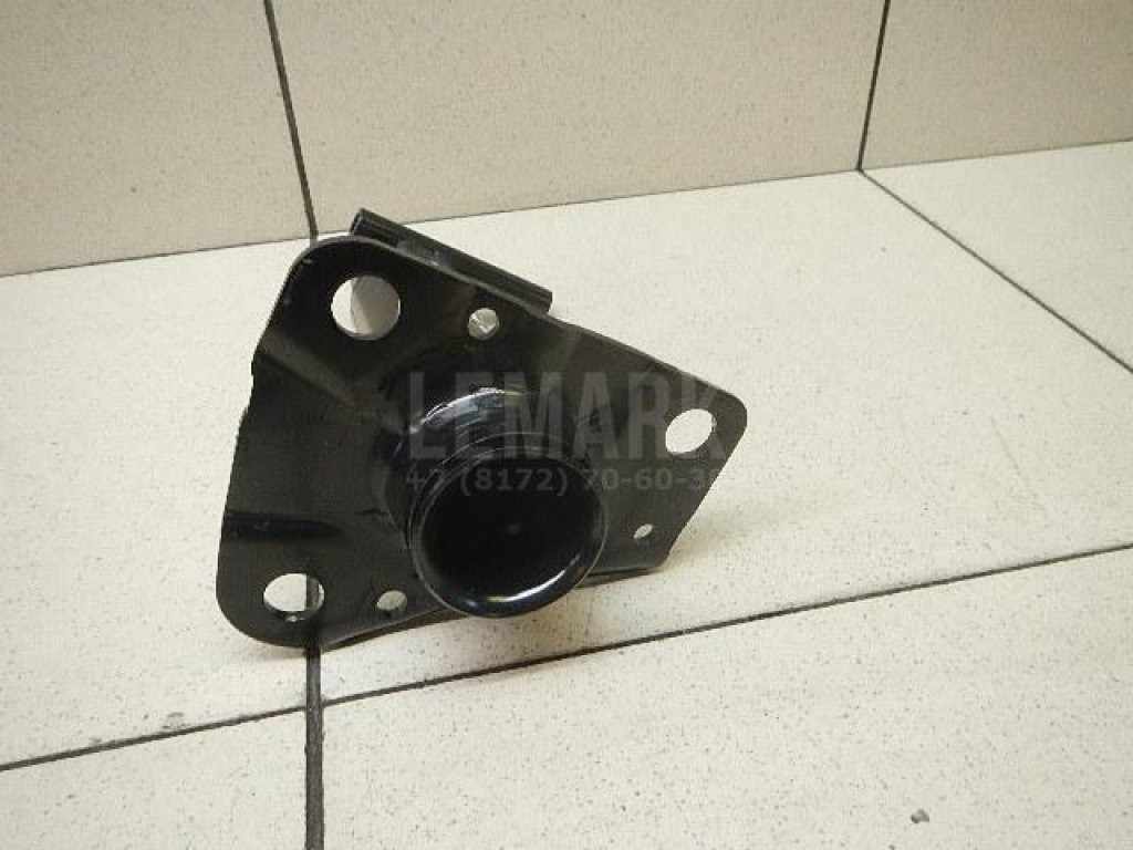 Кронштейн усилителя переднего бампера правый