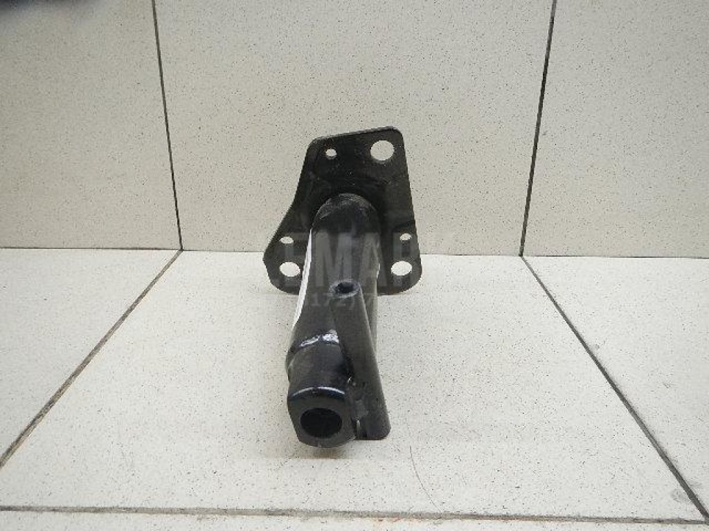 Кронштейн усилителя переднего бампера правый