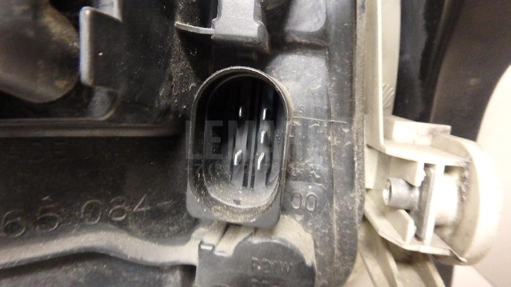 Фонарь задний наружный правый