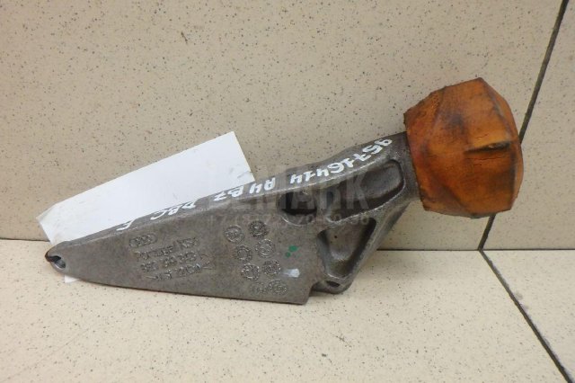 Кронштейн двигателя передний