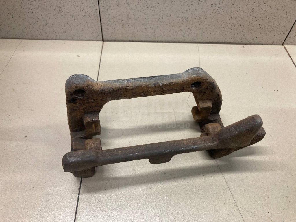 Скоба суппорта заднего левого