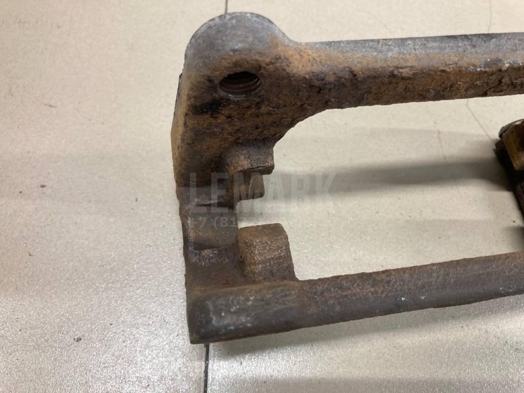 Скоба суппорта заднего левого