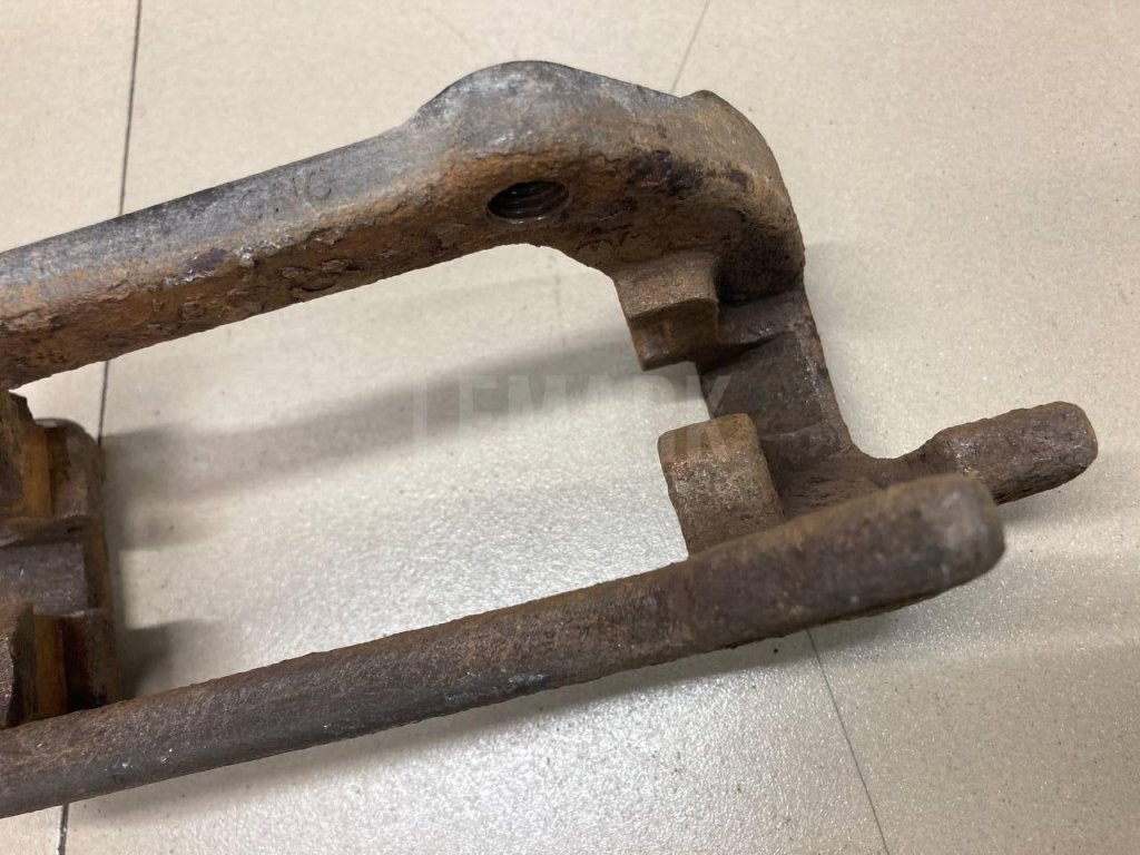 Скоба суппорта заднего левого