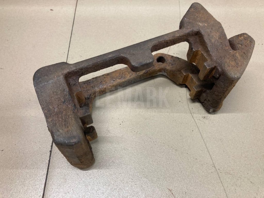 Скоба суппорта заднего левого