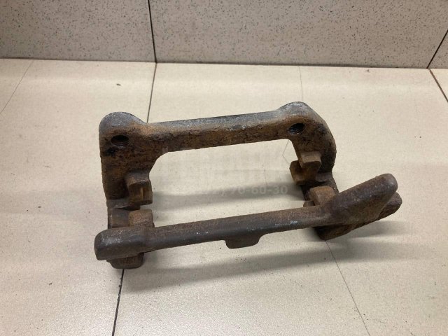 Скоба суппорта заднего левого