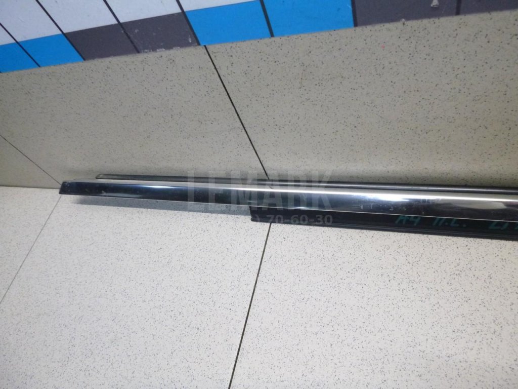 Накладка стекла переднего левого