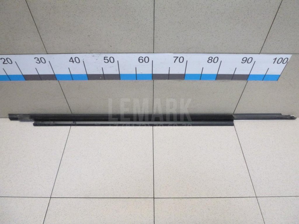 Накладка стекла переднего левого