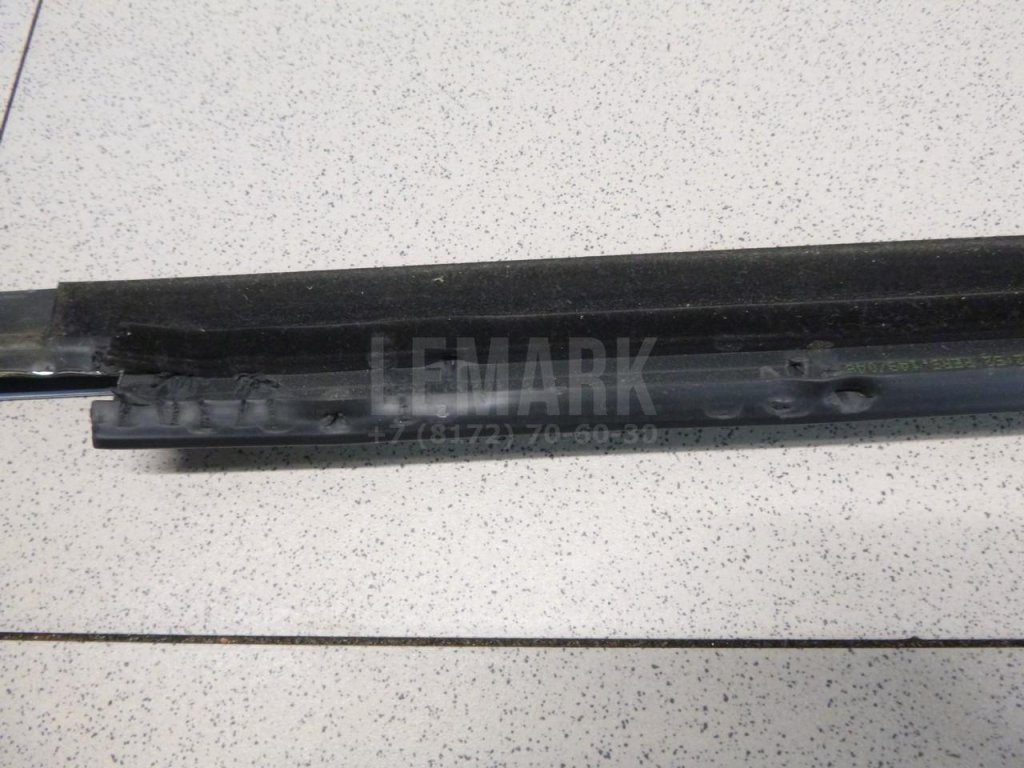 Накладка стекла переднего левого