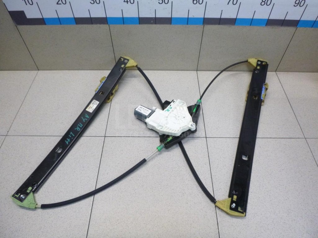 Стеклоподъемник электр. передний правый