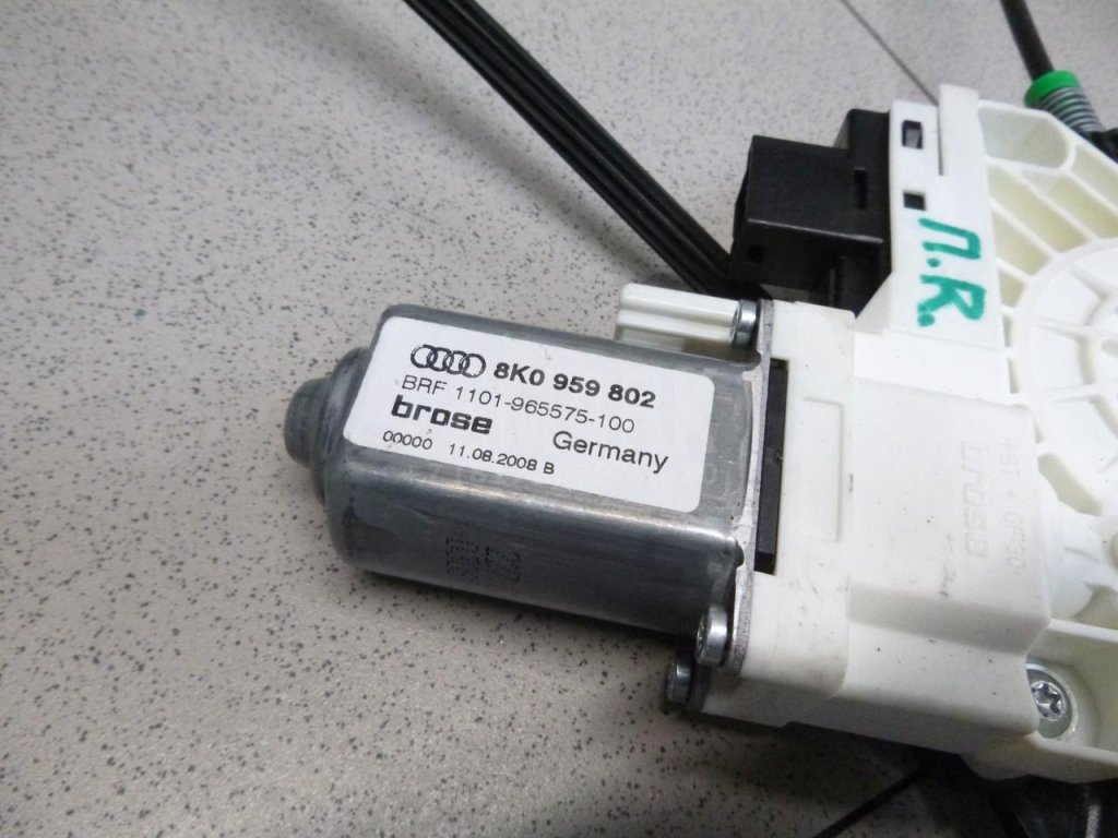 Стеклоподъемник электр. передний правый