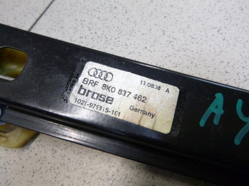 Стеклоподъемник электр. передний правый