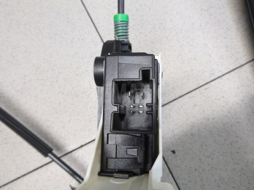 Стеклоподъемник электр. передний правый