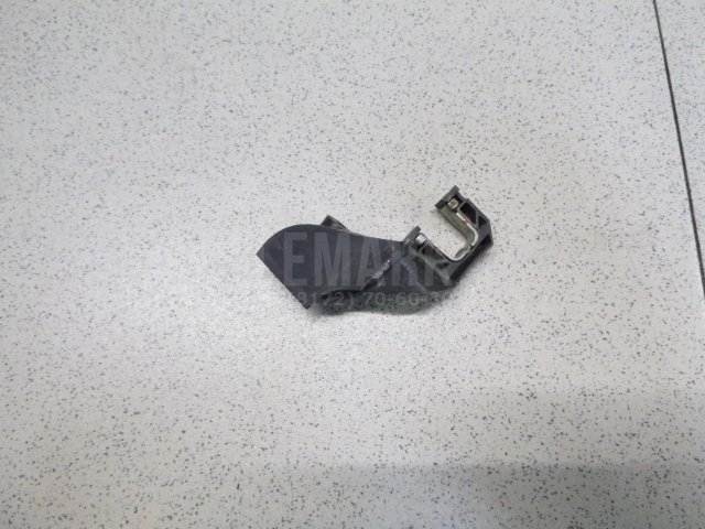 Кронштейн фар правый