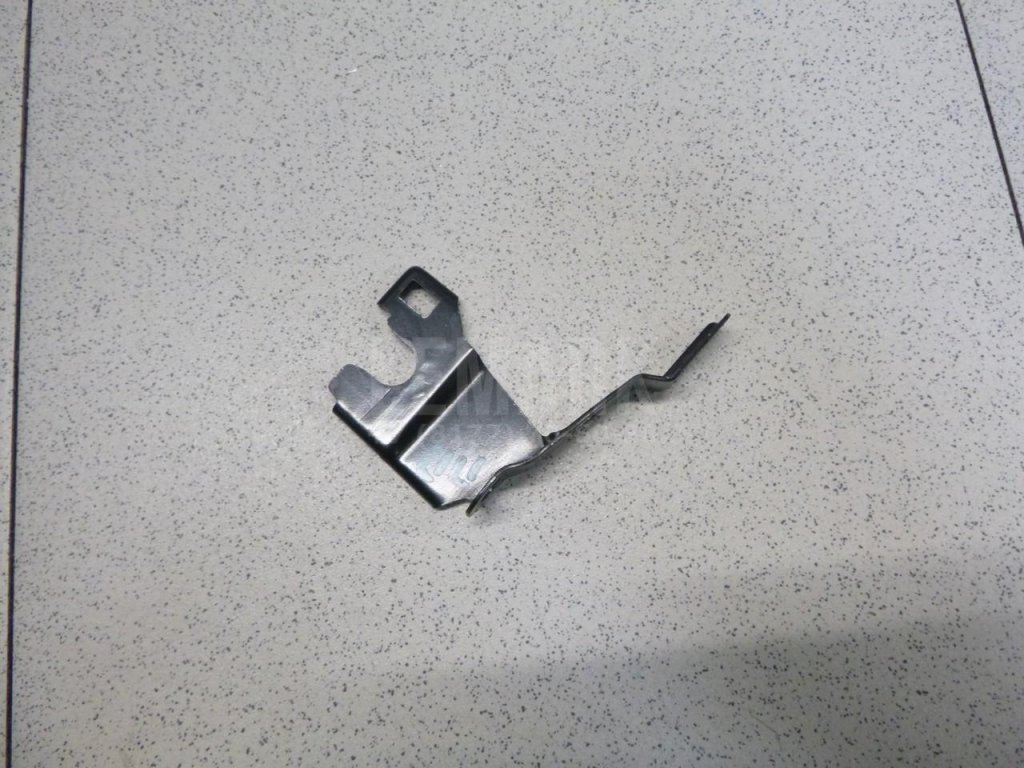 Кронштейн фар правый