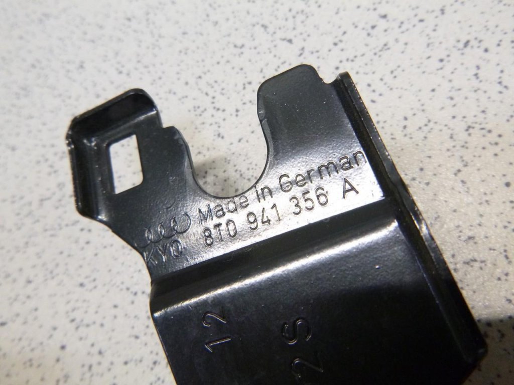 Кронштейн фар правый