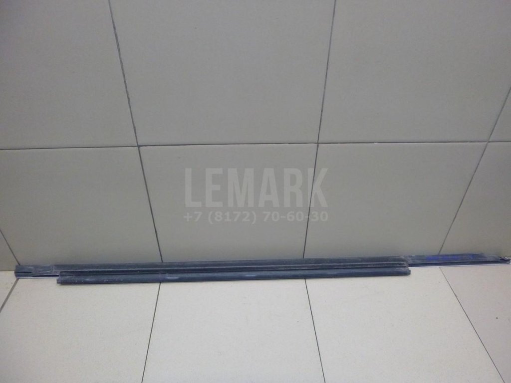 Накладка стекла переднего левого