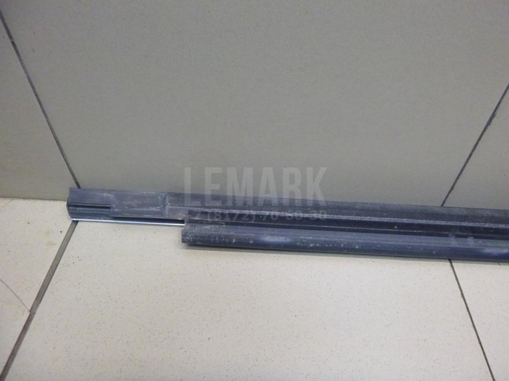 Накладка стекла переднего левого