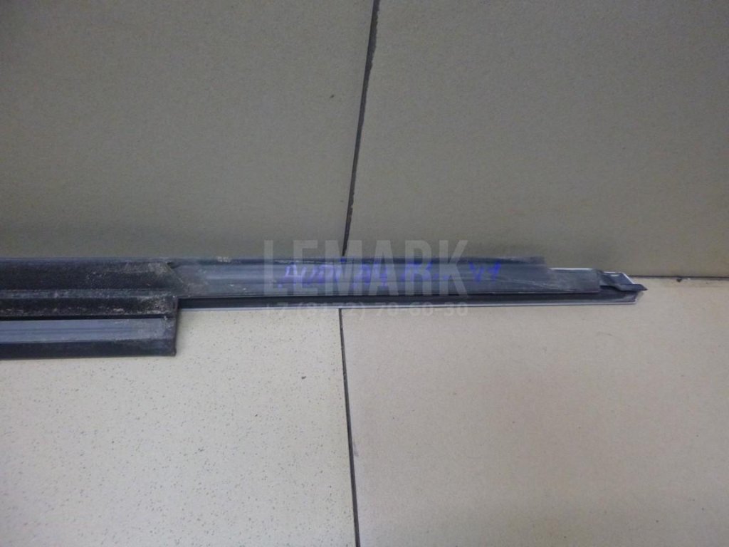 Накладка стекла переднего левого