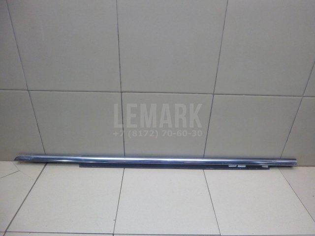 Накладка стекла переднего левого