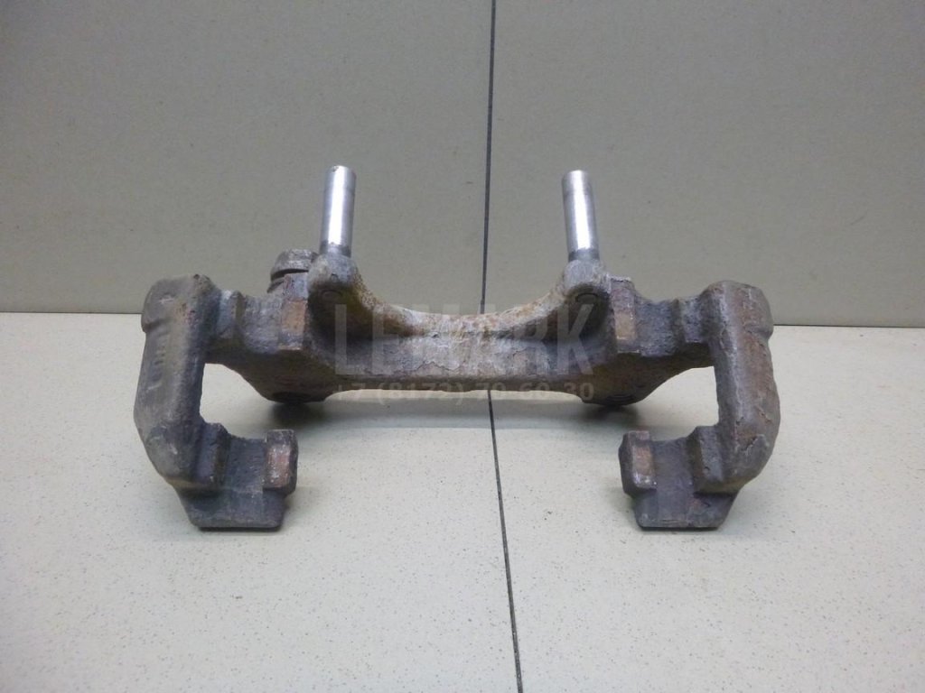 Скоба суппорта переднего