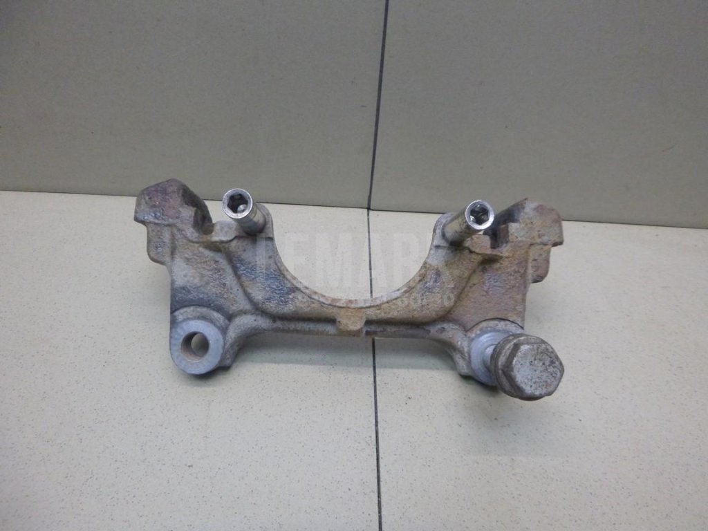 Скоба суппорта переднего