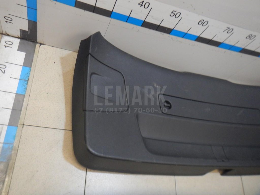 Обшивка двери багажника