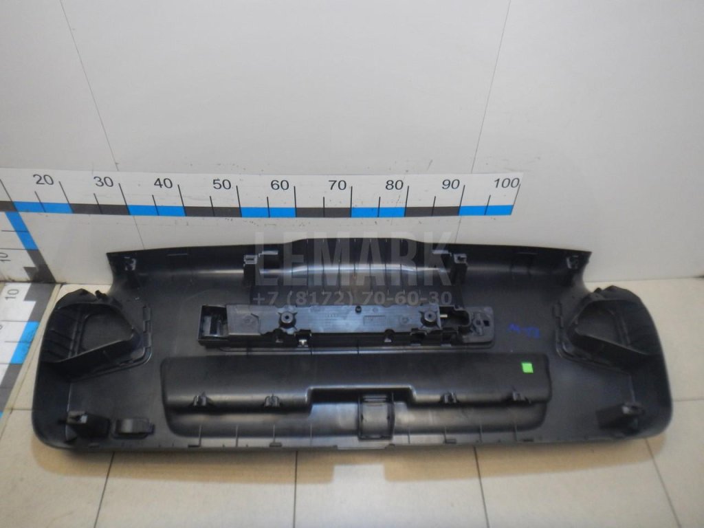 Обшивка двери багажника