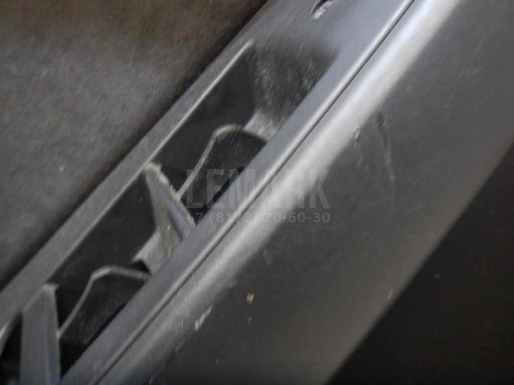 Обшивка двери передней левой