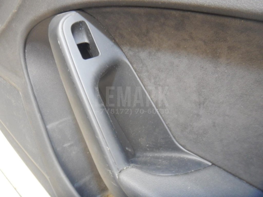 Обшивка двери передней правой